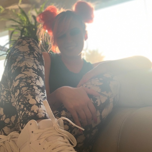 Meet your Posher, Jinxx - Picture 4 of 5